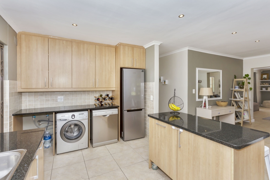 To Let 3 Bedroom Property for Rent in Edgemead Western Cape